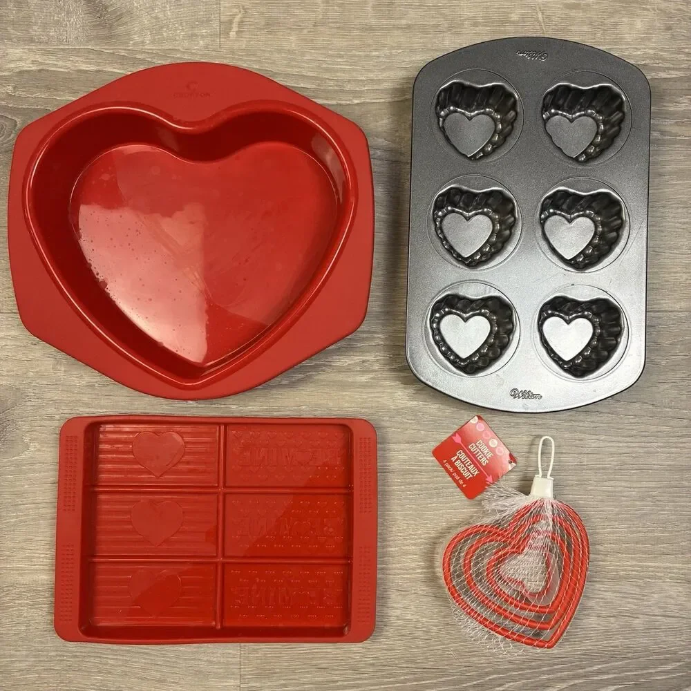Valentine's Day Bakeware Set Wilton 6 Heart Tin 2 Silicone Molds Cookie Cutters